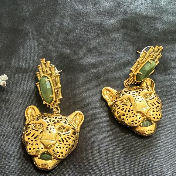 Sold Out Kendra Scott Maura Vintage Gold Jaguar Earrings in Sage Serpentine - Picture 10 of 13